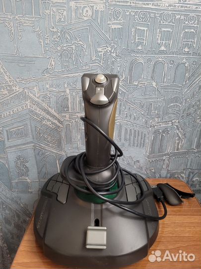 Джойстик thrustmaster