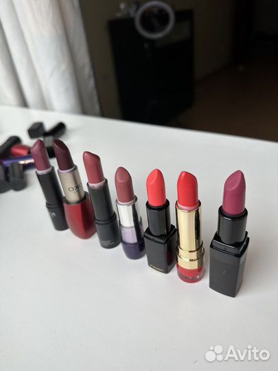 Косметика помада, тушь, тональный крем, блески