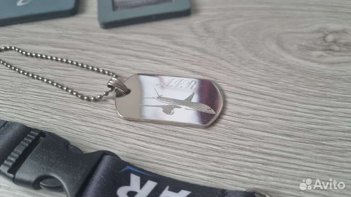 Ланьярды, значки, сувениры на авиационную тему