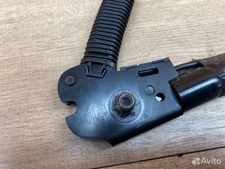 Замок ремня безопасности передний правый Land