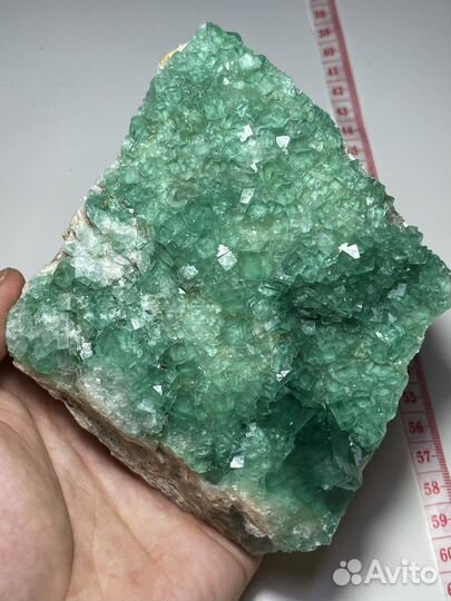 Флюорит кристаллы на породе