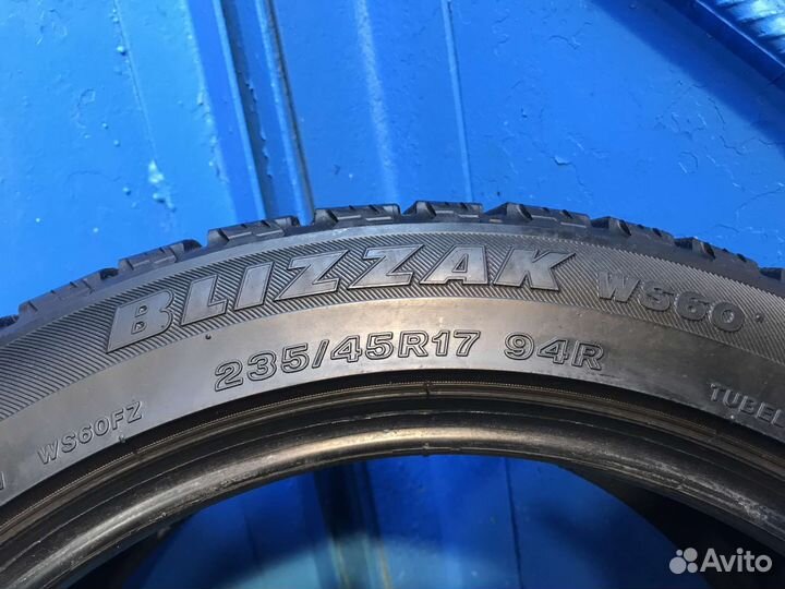 Bridgestone Blizzak WS-60 235/45 R17