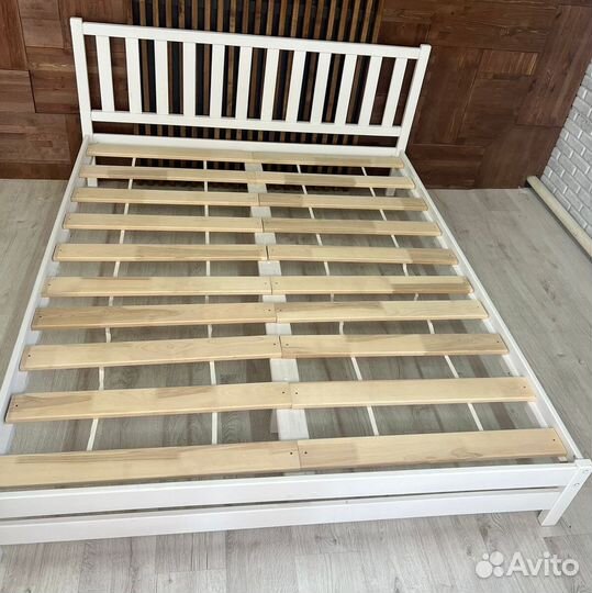 Двуспальная кровать дерево