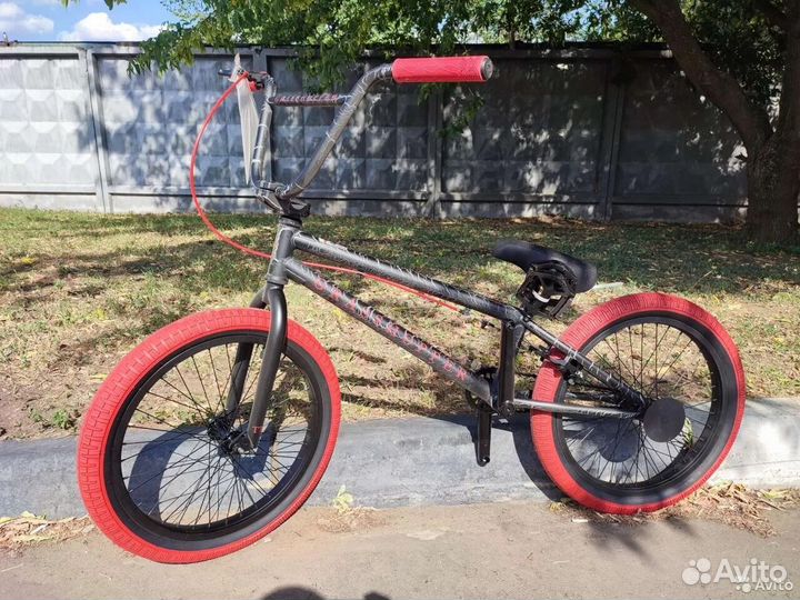 Трюковой велосипед BMX