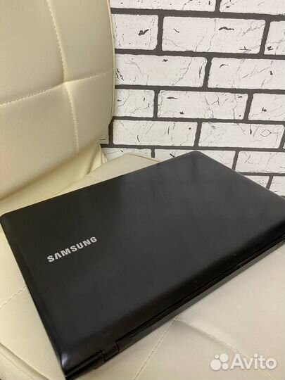 Ноутбук Samsung 15.6 i5-3210/ 6GB/ AMD 7600/ SSD 2