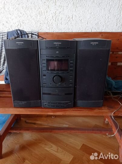 Фотоаппарат polaroid, Грюндик муз. центр