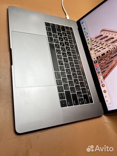 Apple macbook pro 15 2018 32gb RAM