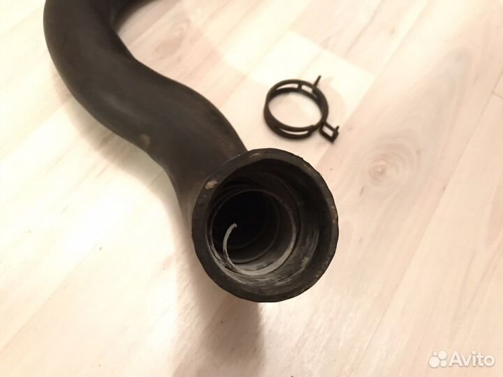 Нижний патрубок радиатора grand cherokee zj 5.2