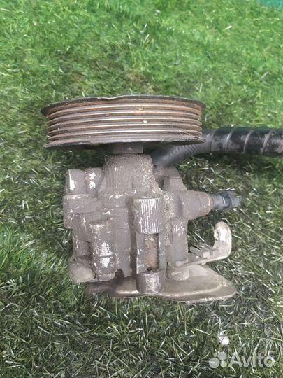 Toyota Avensis Насос гидроусилителя