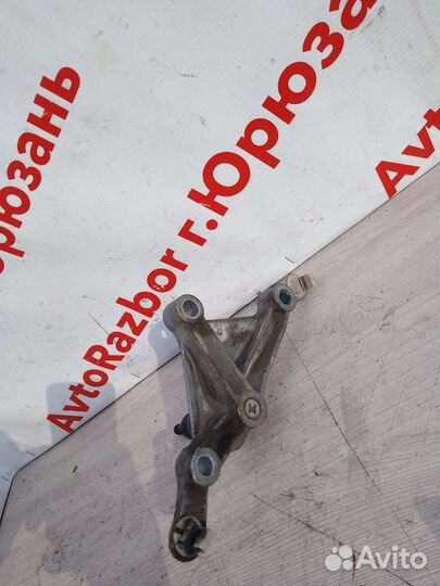 Кронштейн кпп Renault Megane II