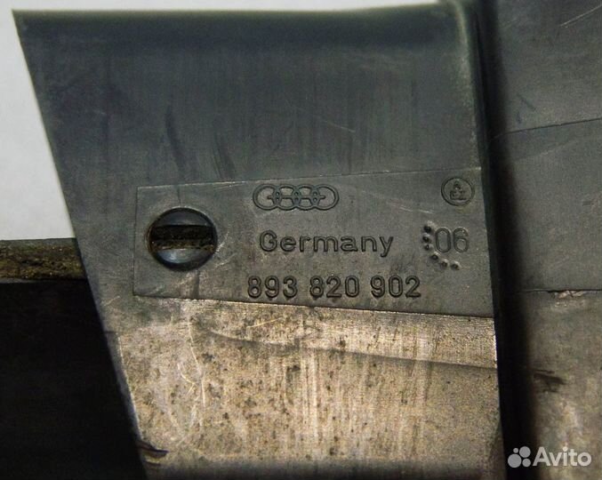 Дефлектор торпедо правый Audi 80 B3