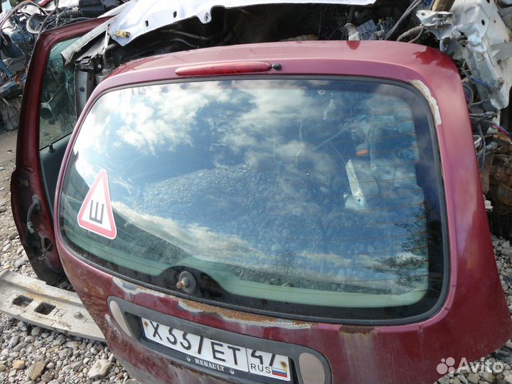 Стекло крышки багажника Renault Scenic 1