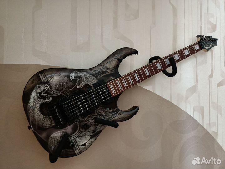 Продам электрогитару Dean MAB4