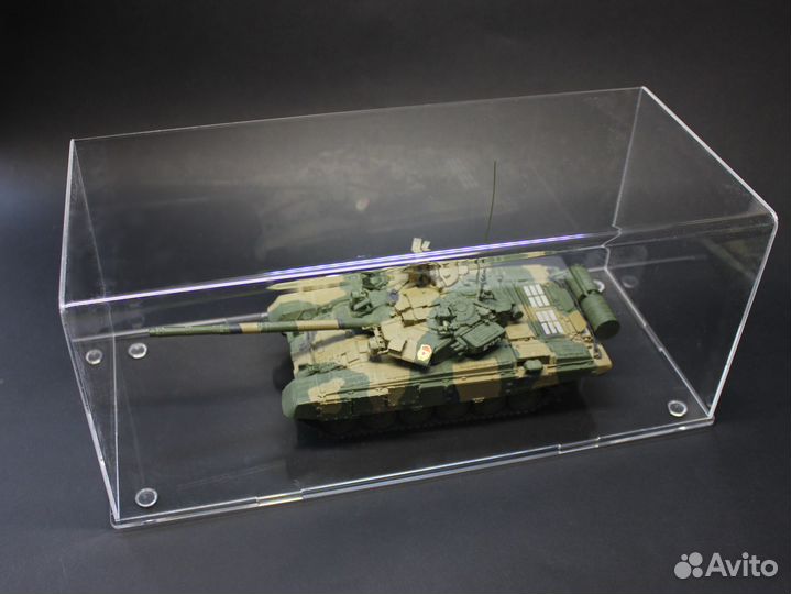 Бокс из оргстекла для модели танка