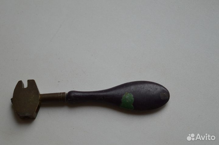 Стеклорез, радиоточка