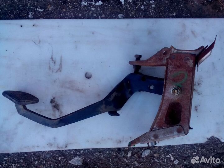 Педаль тормоза авенсис т 220
