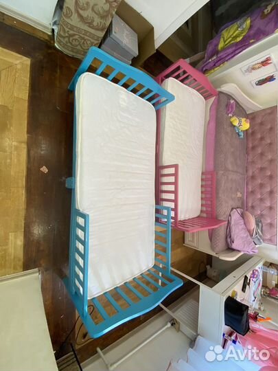 Детская кровать с бортиком и матрасом