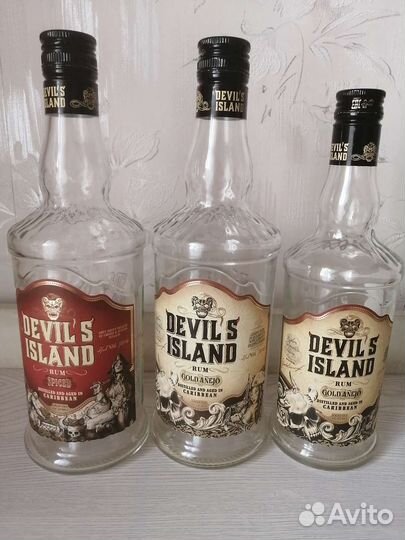 Пустые бутылки и коробки