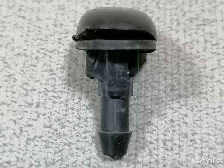 Форсунка омывателя стекла Mazda 626 (GF) 1997-2002