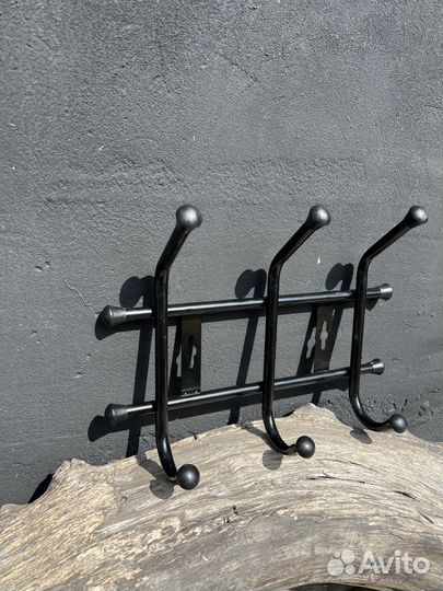 Вешалка настенная металлическая