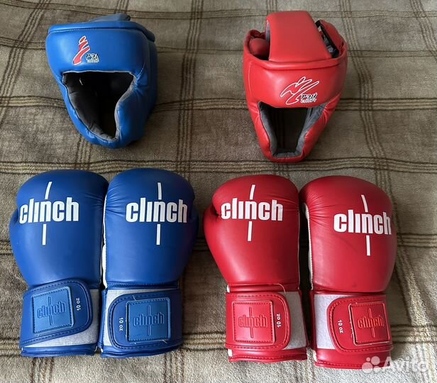 Боксерские перчатки Clinch и шлемы Рей-спорт