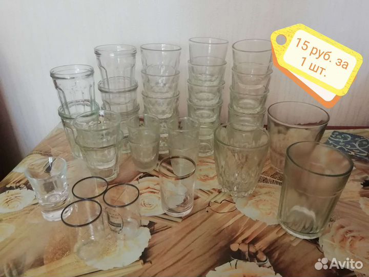 Посуда, тарелки, кружки, стопки, вилки, ложки