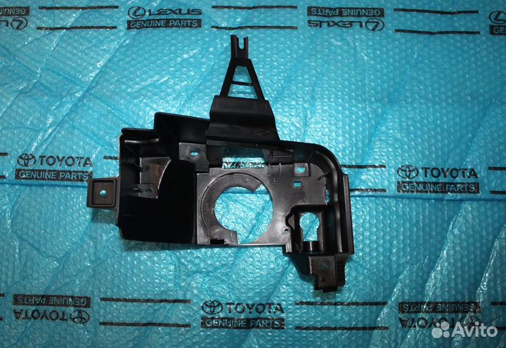 Кронштейн противотуманной фары Ленд Крузер 200 L