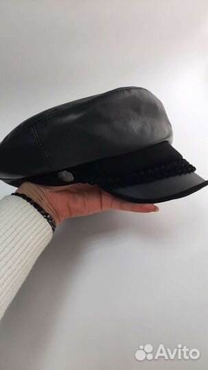 Кепка кожаная женская