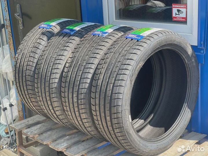 Triangle EffeXSport TH202 225/45 R19 96Y