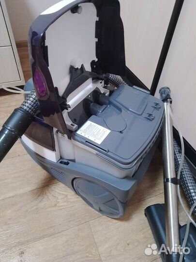 Моющий пылесос Bosch AquaWash&Clean BWD41740/04