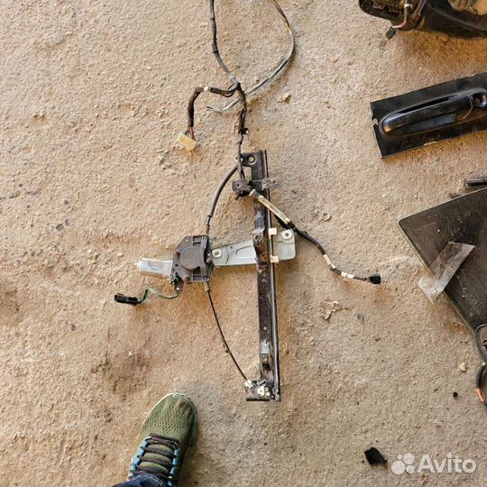 Петли передней двери на jeep гранд чероки