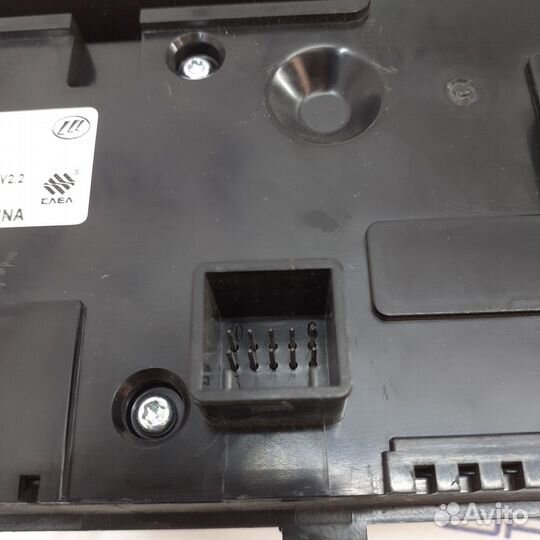 Блок управления магнитолой (центральная консоль)