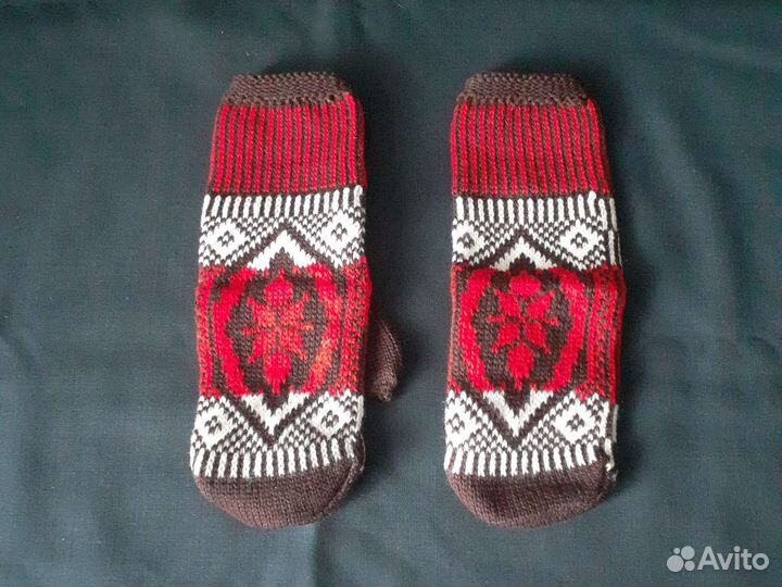 Варежки женские