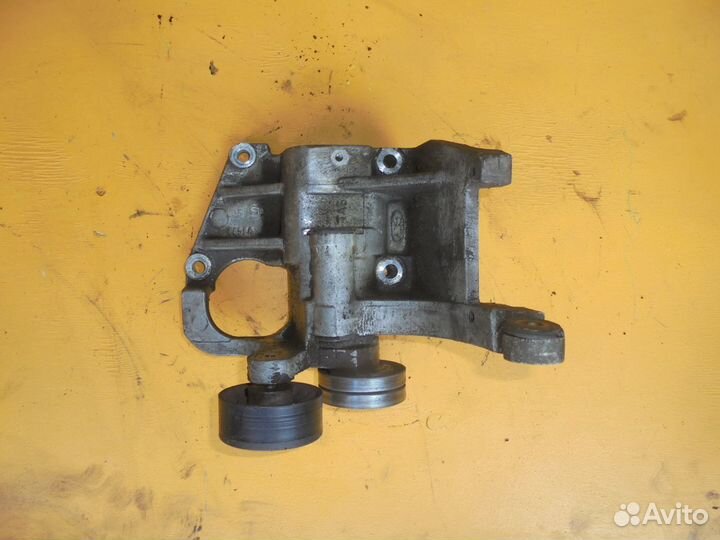 Кронштейн генератора для Ford Escort 1992-1995