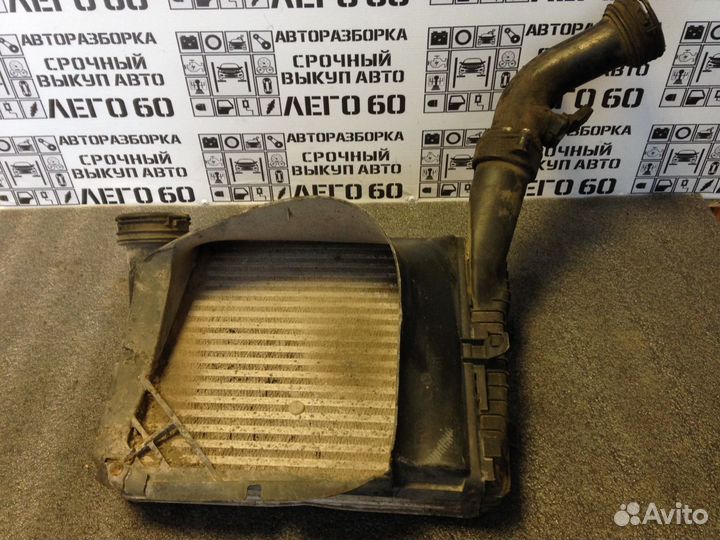 Интеркулер правый Touareg 5,0 TDI