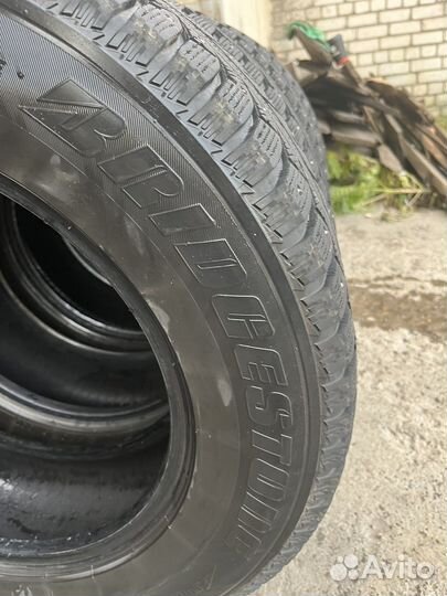 Bridgestone Ice Cruiser 7000 215/70 R16
