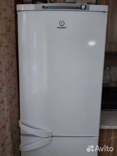 Холодильник Indesit