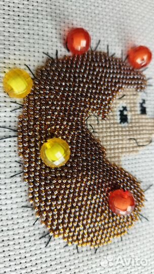 Вышитая бисером и крестиком работа Ежик