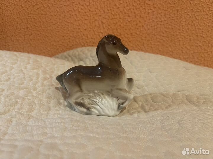Фарфоровая фигурка лошади
