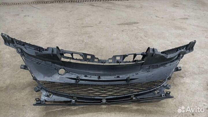 Решётка переднего бампера Mazda3