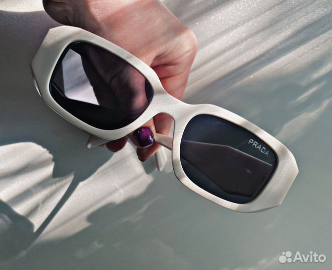 Очки Prada
