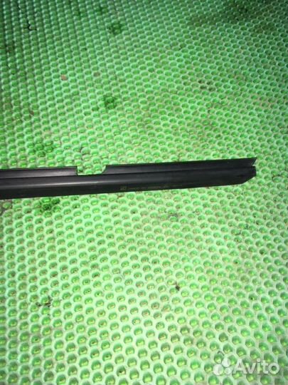 Бархотка передняя правая Opel Astra H Z16XER 2007