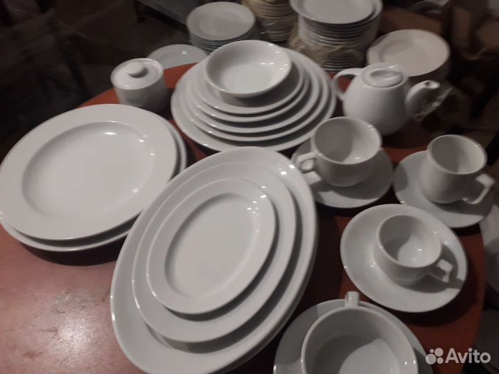 Тарелки белые для кафе ресторана