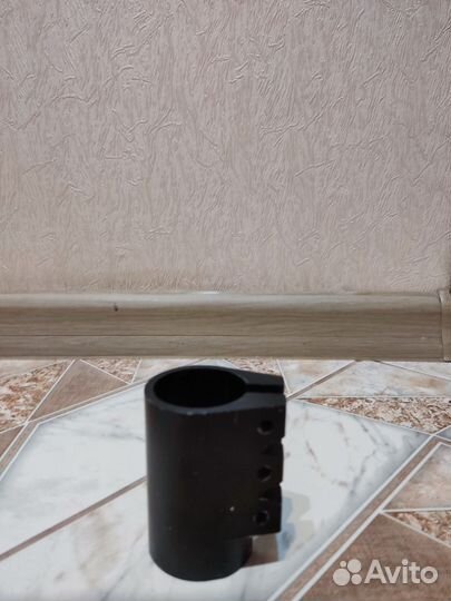 Зажим для трюкового самоката