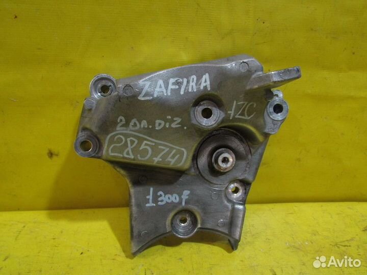 Кронштейн подушки двс Opel Zafira 11-17г 28574