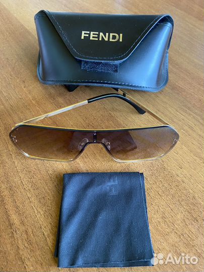 Солнечные очки женские