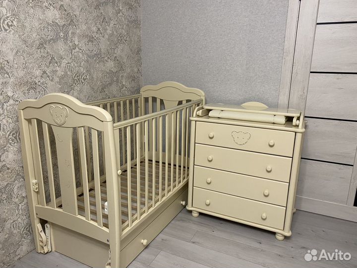 Детская кроватка и пеленальный комод Гандылян