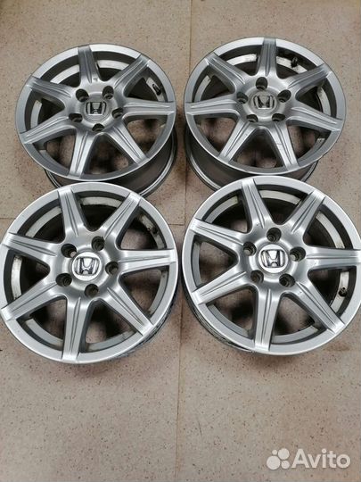 Продам комплект литых дисков на хонду