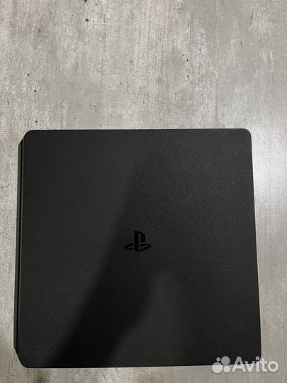 Sony PlayStation 4slim 1TB + 2 джойстика + игры