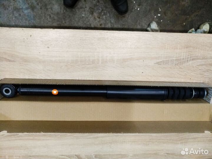 Стойка амортизатор задний ниссан Альмера G15 56210